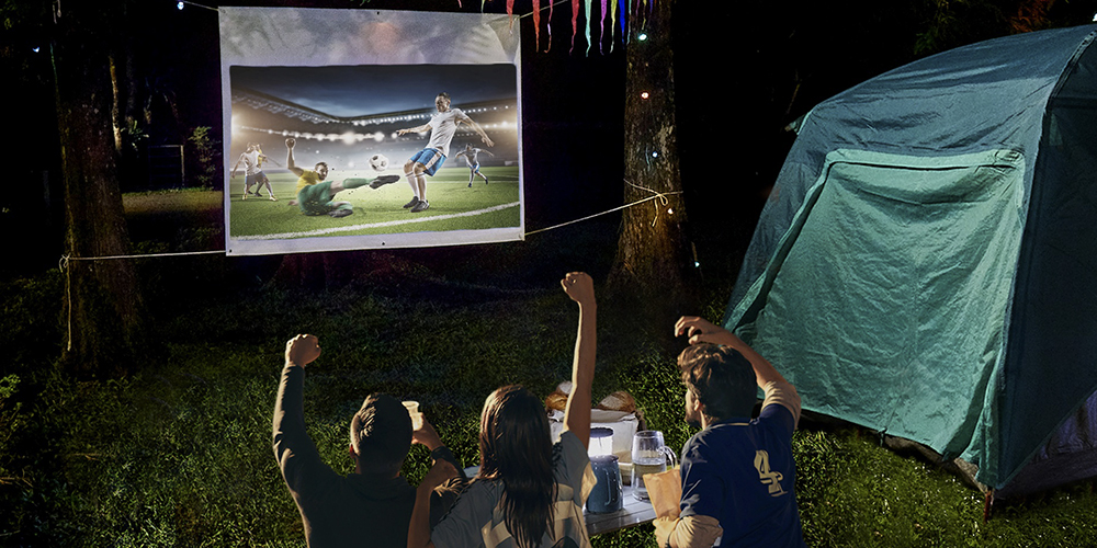 Gelungene Fußballpartys im Garten mit dem BenQ TK800M 4K